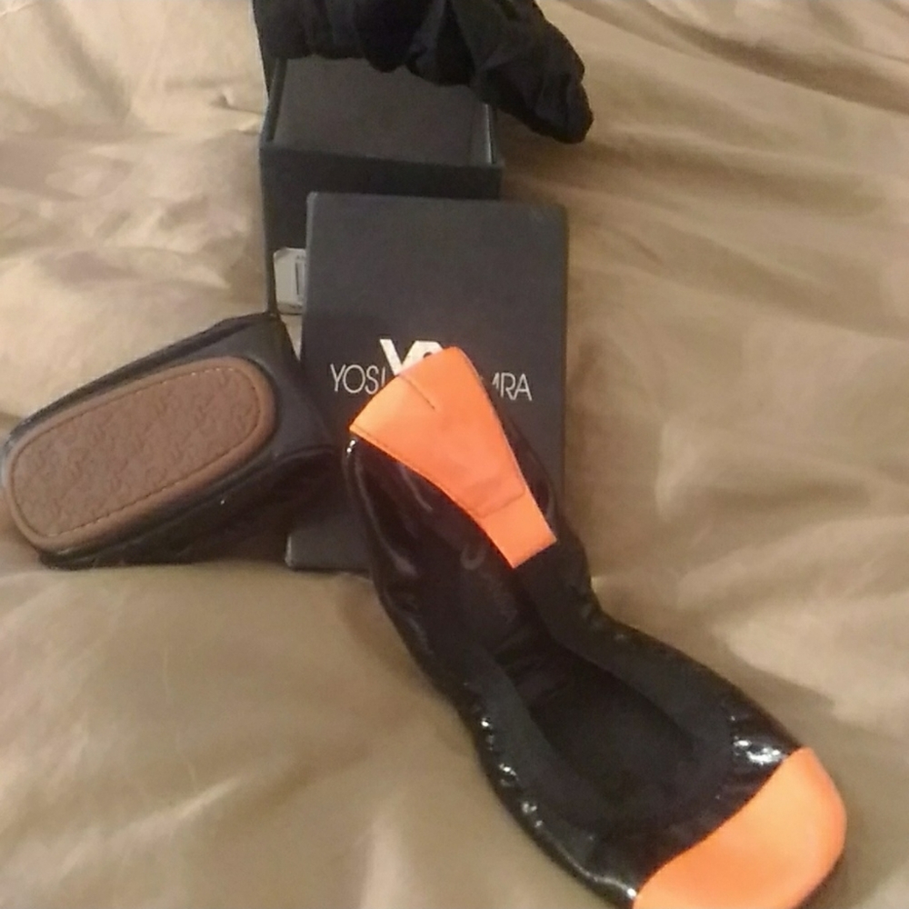 YOSI SAMRA FLATS WITH  BAG NWOT. BEUTIFUL SHOES.